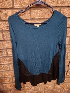 Zenana Outfitters Teal Long-Sleeve Lace-Trim Layered Top